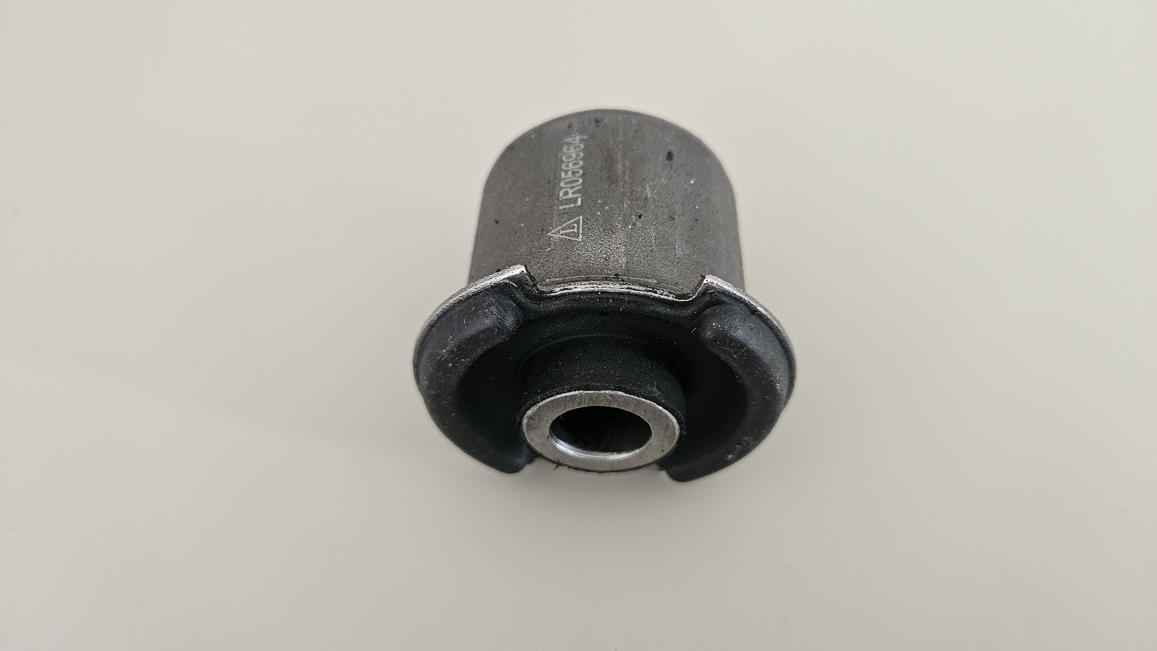 Front Upper Control Arm Bushing for Land Rover Discovery III/IV - Image 3
