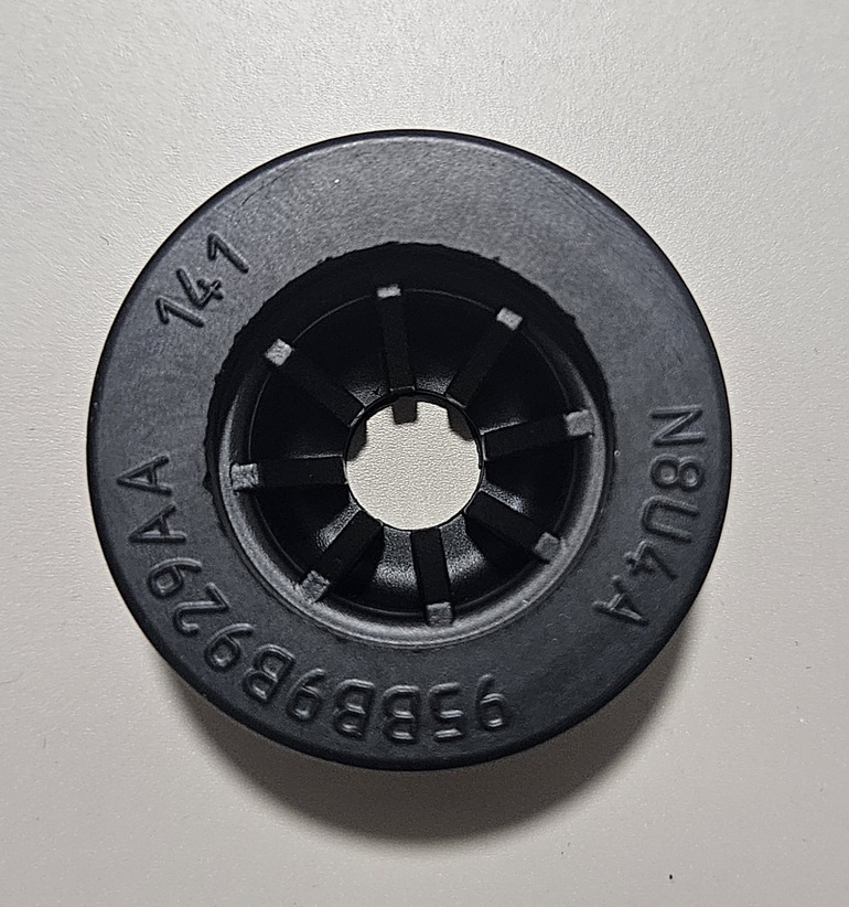 Izolátor vzduchového filtra OEM LR000753 C2S6666 - Image 3