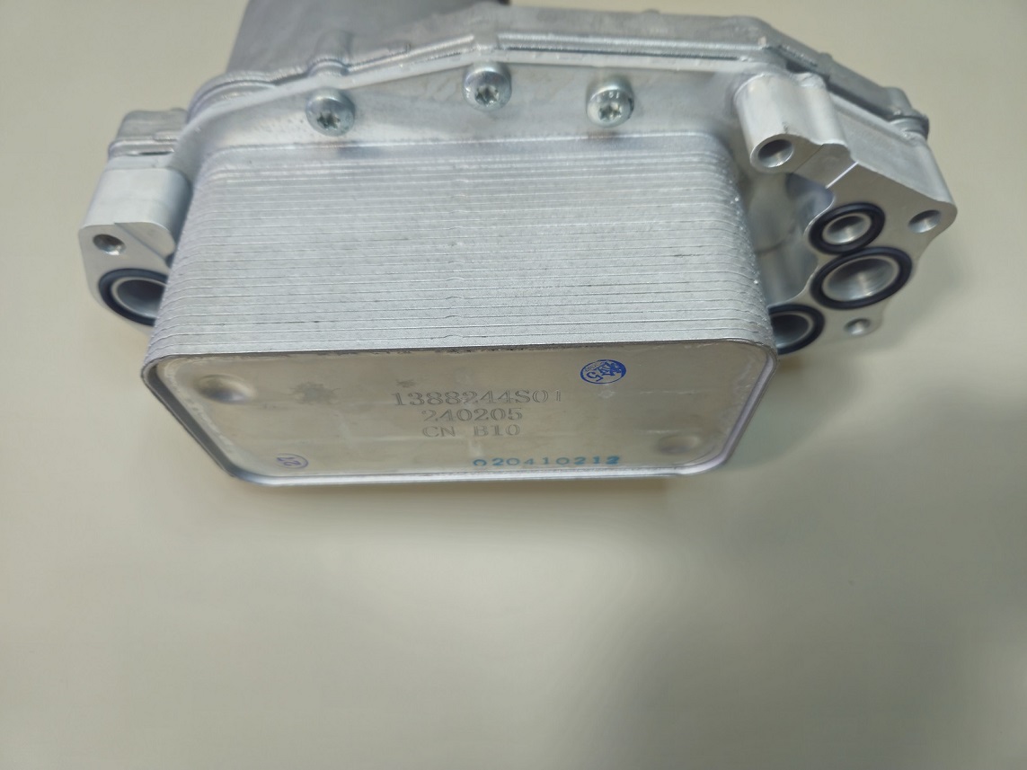 Chladič motorového oleja Gen2 OEM Land Rover LR124259 C2S52808 - Image 13