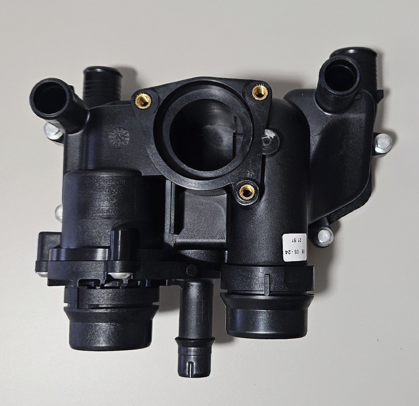 Kryt termostatu 4.4 diesel OEM LR186860 - Image 3