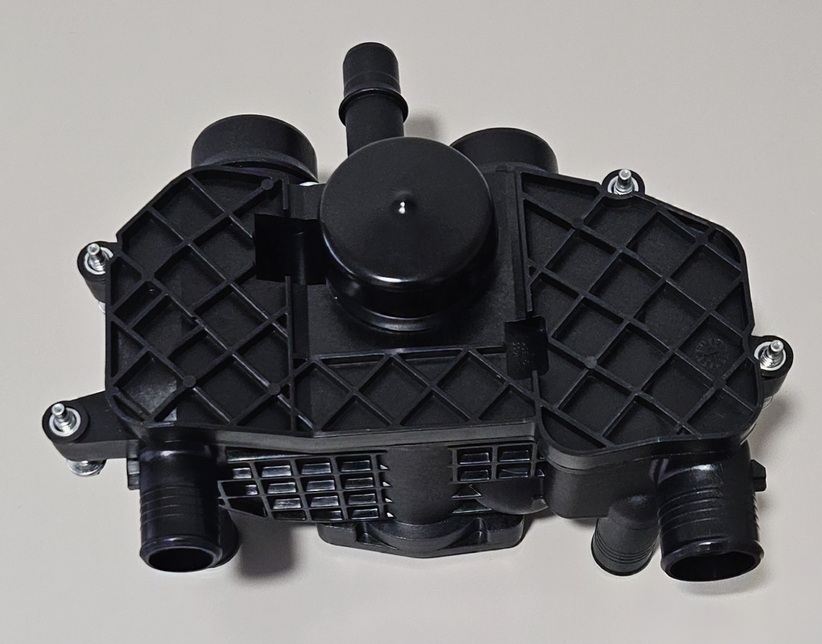 Kryt termostatu 4.4 diesel OEM LR186860 - Image 4