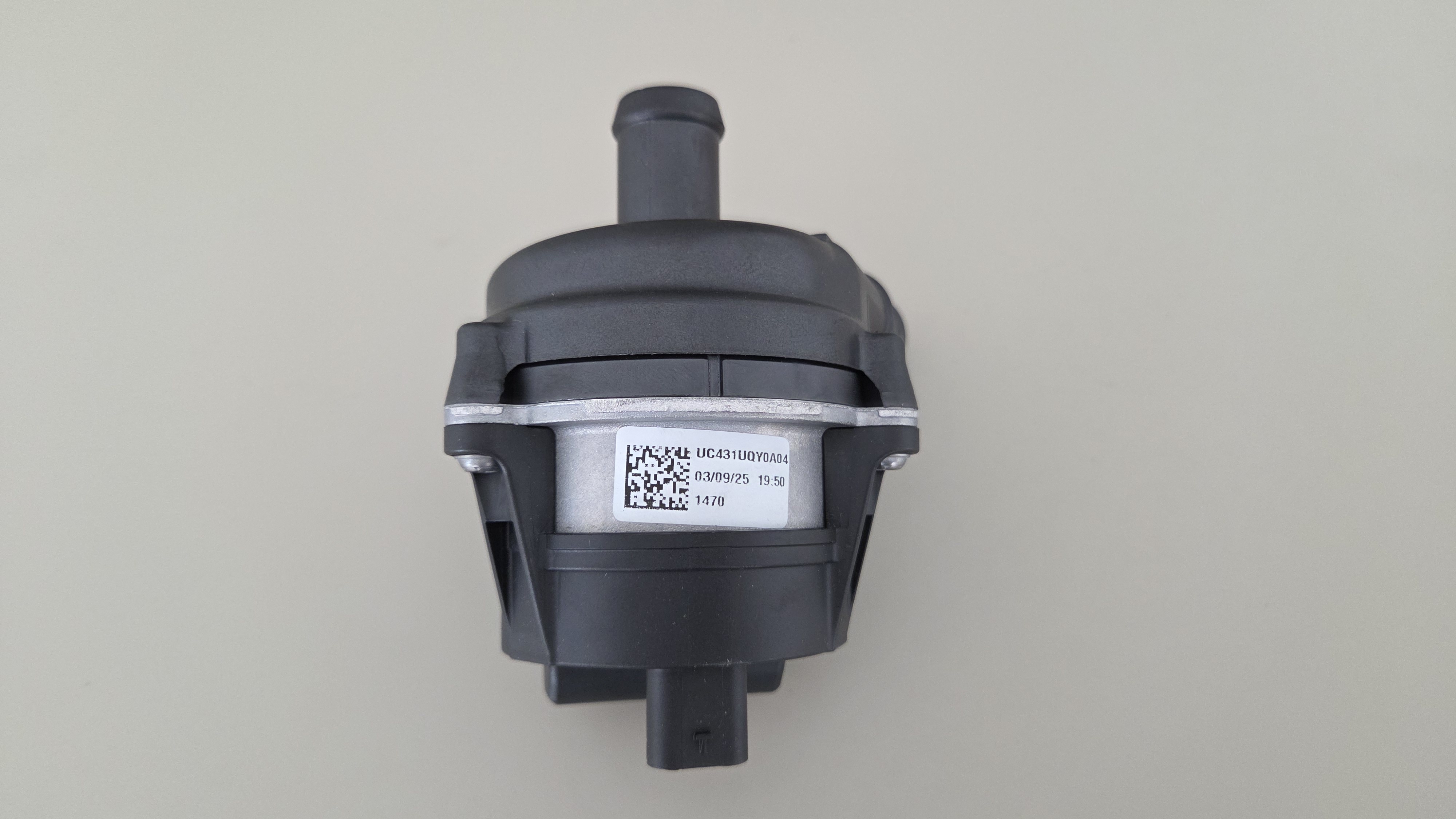 3.0 and 2.0 Petrol and Diesel Auxiliary Coolant Pump - LR095160 - Image 2