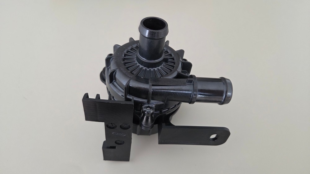 Pomocnicza pompa wody Defender L663 Land Rover LR156804